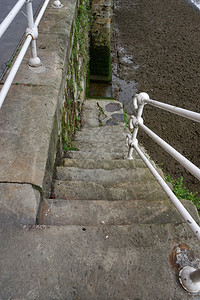 街道海港的旧楼梯图片
