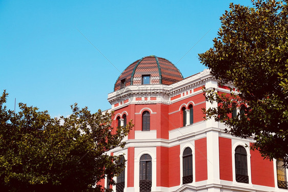 西班牙毕尔巴鄂市建筑的红色外观图片