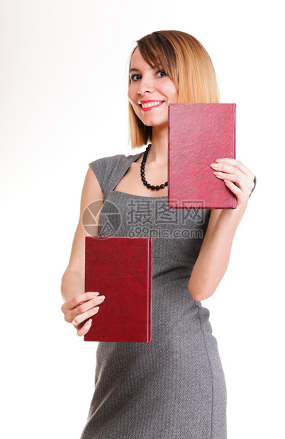 美丽的年轻女子红书孤立在白色背景图片