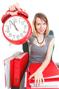 拥有大量文件的女超工作商业人孤立白色红文件夹计时间背景图片