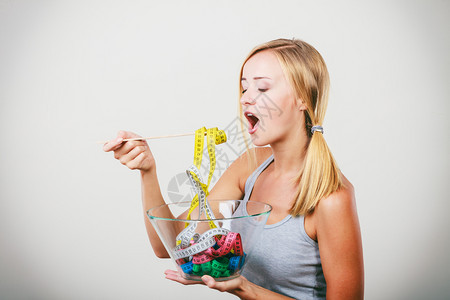 健康饮食体重减肥和瘦身体概念图片