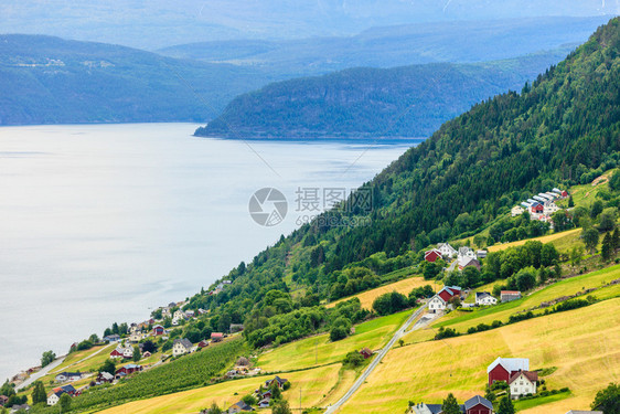 南斯堪的纳维亚欧洲美丽的海岸线峡湾景观和村庄图片