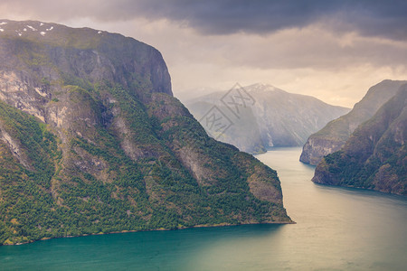 旅游和风景自然观从Stegastein的角度观察图片Aurlandfjord和Sognefjord挪威斯堪的纳维亚图片