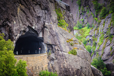 挪威斯堪的纳维亚挪威诺韦吉山脉隧道入口图片