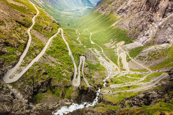 巨魔路径巨魔或巨魔蜿蜒风景山路在挪威欧洲巨魔之路挪威的巨魔山路图片