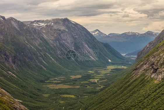 从Trollstigen的角度看挪威欧洲风景山脉热门旅游景点图片