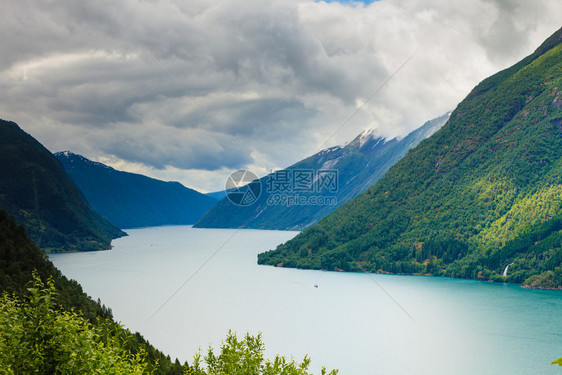 挪威斯堪的纳维亚欧洲山地景观和海湾美丽的自然挪威山地景观和海湾图片