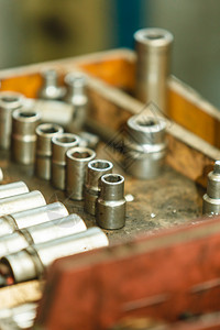 修理机械汽车的工程业概念插座和螺丝手具金属接缝插座和螺丝图片
