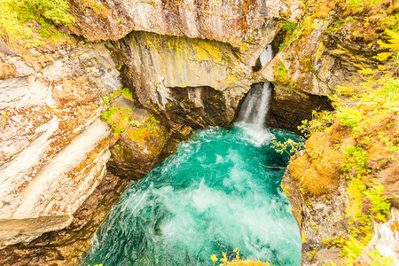 挪威欧洲的旅游景点瓦尔达和特罗斯提根之间瓦达林谷的古德布兰斯胡韦特瀑布挪威的古德兰斯朱韦特峡谷图片