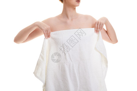 洗完澡后在毛巾上工作室拍摄被孤立洗完澡后在毛巾上图片