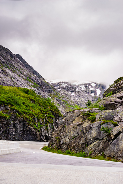 穿过山路挪威夏季风景旅游景点路线高卢尔夫杰莱特挪威山路