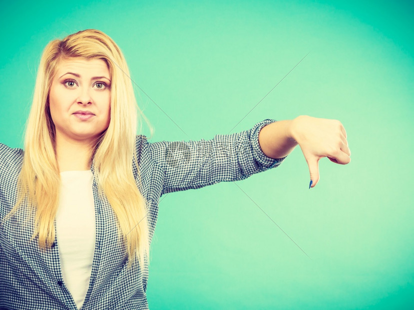 消极失败和拒绝的手势概念不幸妇女低缩的手势