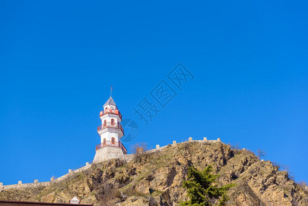 2018年月7日土耳其博卢戈伊努克镇顶的山丘上历史胜利塔的景象博卢戈伊努克镇顶的山丘上历史胜利塔的景象图片