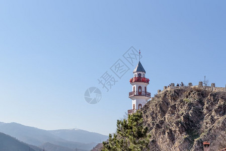 2018年月7日土耳其博卢戈伊努克镇顶的山丘上历史胜利塔的景象博卢戈伊努克镇顶的山丘上历史胜利塔的景象图片
