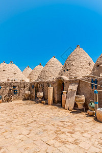 土耳其Sanliurfa传统蜂窝泥砖沙漠房屋的景象图片