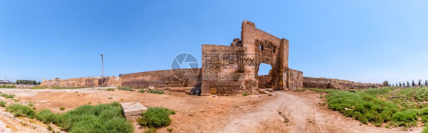 土耳其SanliurfaHarran城堡墙古老废墟的全景图片