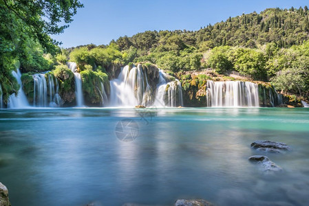 克罗地亚Sibenik克罗地亚公园之一Krka公园的SkradinskiBuk瀑布长距离观察克罗地亚Sibenik的Krka公园图片