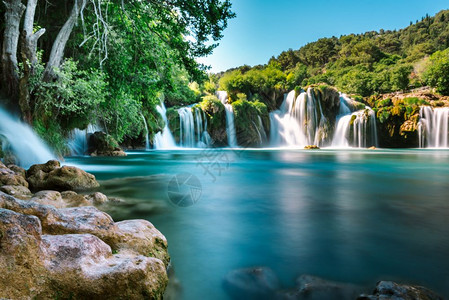 克罗地亚Sibenik克罗地亚公园之一Krka公园的SkradinskiBuk瀑布长距离观察克罗地亚Sibenik的Krka公园图片