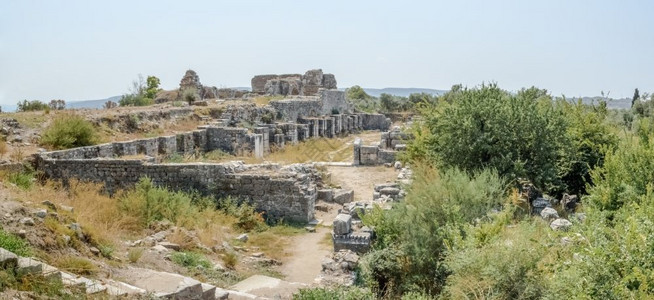 2017年8月22日土耳其艾丁迪迪姆米莱图斯古希腊城Faustina浴场遗址的外部高分辨率全景图土耳其艾丁迪迪姆米莱图斯古希腊城图片
