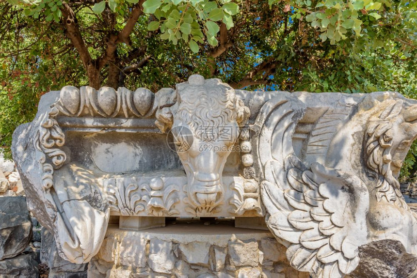 阿波罗寺公牛的石头位于土耳其艾登省迪姆马艾登土耳其欧洲的考古区图片