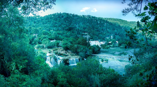 克罗地亚Sibenik克罗地亚公园之一Krka公园SkradinskiBuk的瀑布空中观察克罗地亚Sibenik的Krka公园图片