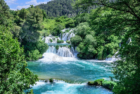 克罗地亚Sibenik的克罗地亚公园之一Krka公园克罗地亚Sibenik的克罗地亚公园之一的瀑布全景克罗地亚Sibenik的K图片