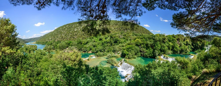 克罗地亚Sibenik的克罗地亚公园之一Krka公园克罗地亚Sibenik的克罗地亚公园之一的瀑布全景克罗地亚Sibenik的K图片