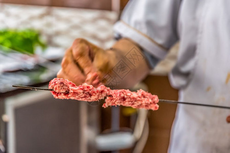 手工制作传统美味的土耳其羊肝串串手工制作传统美味土耳其烤肉串串图片
