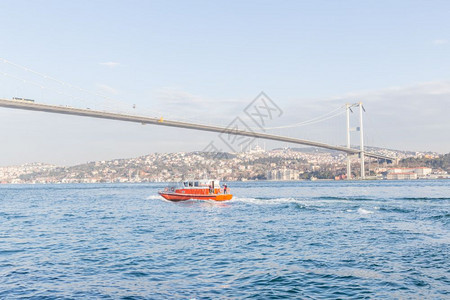 7月15日烈士大桥或非官方的bosphorus大桥的景观也称第一大桥 位于土耳其伊斯坦布尔的bosphorus上空高清图片下载 正版图片 摄图网 7月15日烈士大桥或非官方的bosphorus大桥的景观也称第一大桥 位于土耳其伊斯坦布尔的bosphorus上空高清图片下载 正版图片 摄图网