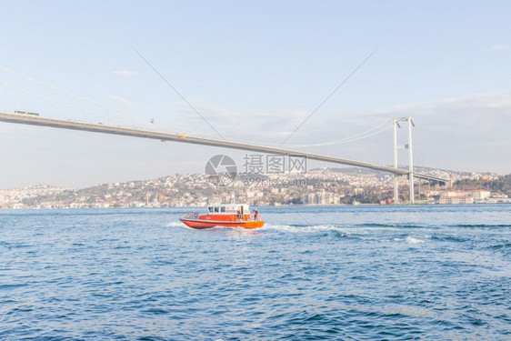 2018年月3日土耳其伊斯坦布尔7月15日烈士大桥或非官方的博斯普鲁大桥也称为第一横跨博斯普鲁山7月15日烈士大桥伊斯坦布尔图片