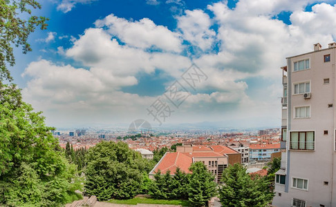 2018年5月日土耳其布尔萨市中心蓝色天空背景的布尔萨市中心全景城色土耳其布尔萨市中心的全景城色图片