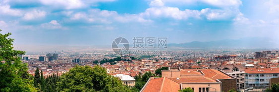 2018年5月日土耳其布尔萨市中心蓝色天空背景的布尔萨市中心全景城色土耳其布尔萨市中心的全景城色图片