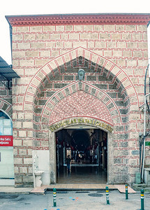 2018年5月20日土耳其布尔萨著名的BakircilarKapaliCarsi铜匠覆盖集市入口处土耳其布尔萨铜匠覆盖集市图片