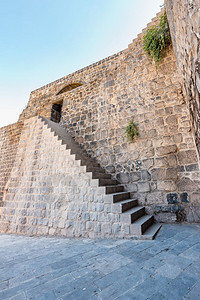 土耳其Diyarbakir市中心地区的古老历史大门墙称为Mardin门图片