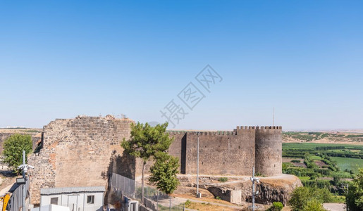 2018年7月6日土耳其迪亚尔巴克市中心地区基巴克Diyarbakir的古城墙和老迪亚尔巴克市城墙图片
