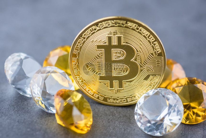 金属比特币环绕钻石的视图隐密货币的图像