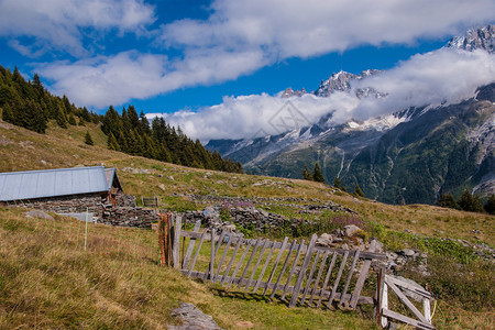 chailloux小屋勃朗峰山丘夏蒙尼上萨瓦伊法国背景图片