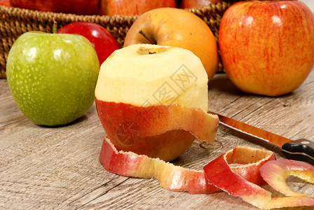 苹果用螺旋篮子闭上苹果图片