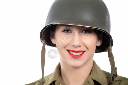 钢盔女兵图片