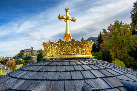 法国卢尔德的金冠图片