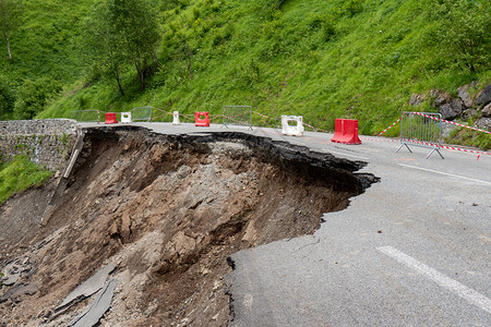 经济危机崩塌图片