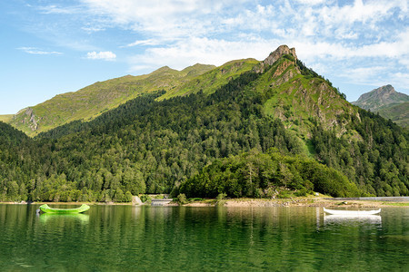 法国比利牛斯山脉湖图片