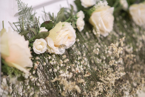 带有鲜花和结婚装饰的嫁背景图片
