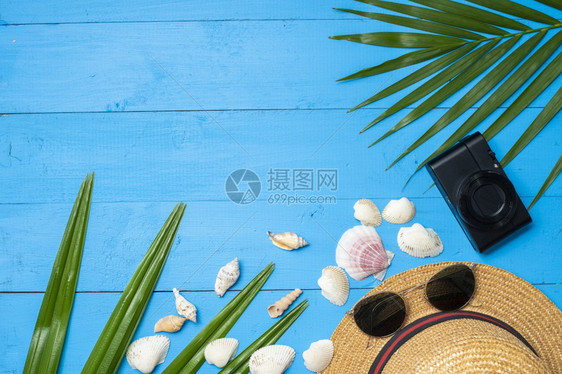 蓝木背景夏季概念图片