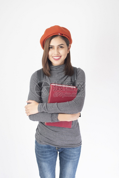 年轻女青年戴着橘色帽子手上抱着书图片
