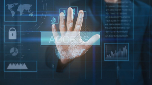 近身商人的手正在触摸界面计算机监视器指纹生物鉴别身份和批准图片