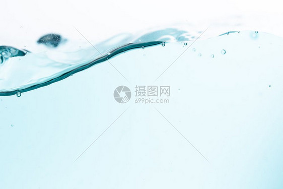 蓝色水浪表面在白背景上喷洒图片