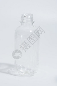 白色透明废塑料瓶图片