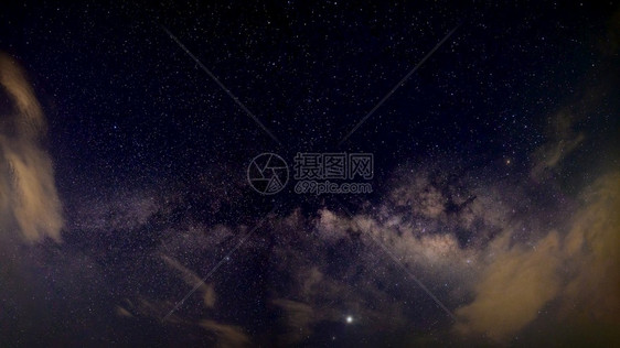 全景天空星夜牛奶路图片