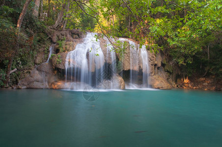 泰国伊拉湾瀑布公园的瀑布森林图片